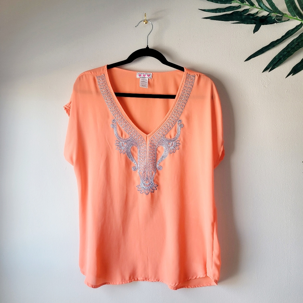Embroidered top v-neck - Picture 1 of 8